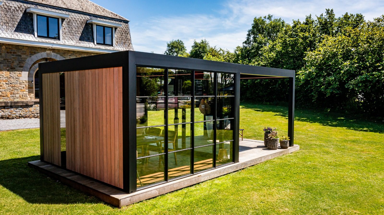 Modern Aluminum Pergola Architecture